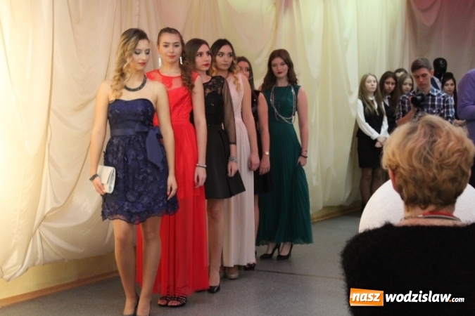 Zdjęcie w galerii na portalu naszwodzislaw.com: Działo się! Ekonomik w świecie mody wiadomości z regionu