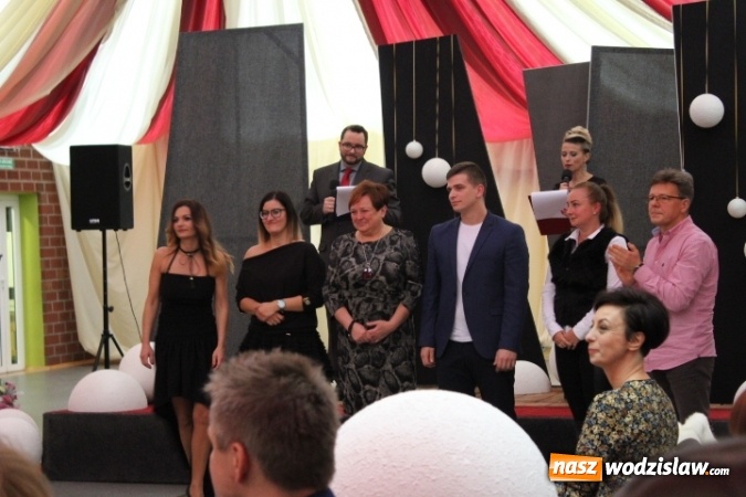 Zdjęcie w galerii na portalu naszwodzislaw.com: Działo się! Ekonomik w świecie mody wiadomości z regionu