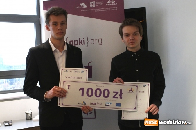 Zdjęcie w galerii na portalu naszwodzislaw.com: Rybniczenie laureatami hackathonu Hack Heroes  wiadomości z regionu