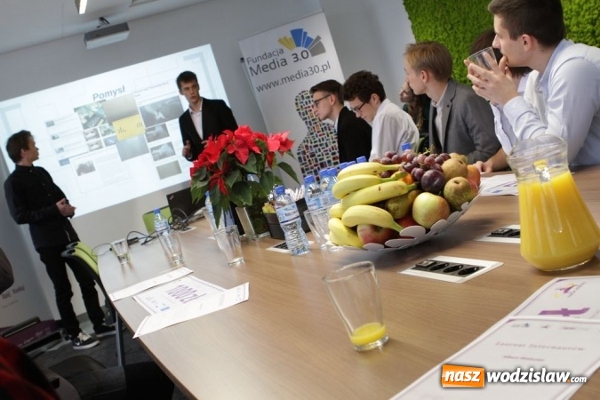 Zdjęcie w galerii na portalu naszwodzislaw.com: Rybniczenie laureatami hackathonu Hack Heroes  wiadomości z regionu