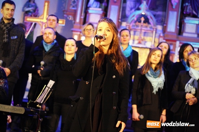 Zdjęcie w galerii na portalu naszwodzislaw.com: Adwentowe granie w Marklowicach zgromadziło dziesiątki mieszkańców  wiadomości z regionu