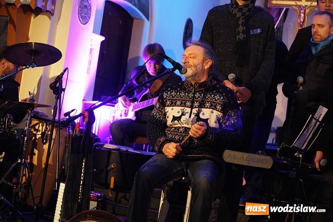 Zdjęcie w galerii na portalu naszwodzislaw.com: Adwentowe granie w Marklowicach zgromadziło dziesiątki mieszkańców  wiadomości z regionu