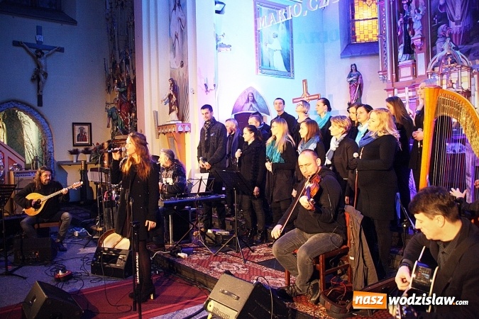 Zdjęcie w galerii na portalu naszwodzislaw.com: Adwentowe granie w Marklowicach zgromadziło dziesiątki mieszkańców  wiadomości z regionu