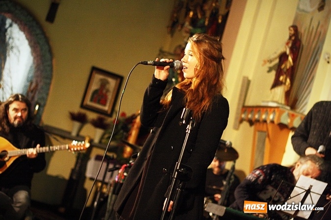 Zdjęcie w galerii na portalu naszwodzislaw.com: Adwentowe granie w Marklowicach zgromadziło dziesiątki mieszkańców  wiadomości z regionu