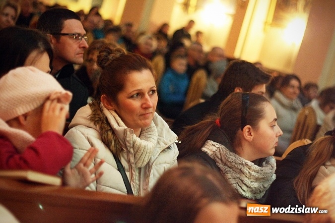 Zdjęcie w galerii na portalu naszwodzislaw.com: Adwentowe granie w Marklowicach zgromadziło dziesiątki mieszkańców  wiadomości z regionu