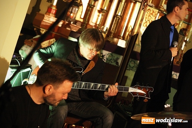 Zdjęcie w galerii na portalu naszwodzislaw.com: Adwentowe granie w Marklowicach zgromadziło dziesiątki mieszkańców  wiadomości z regionu