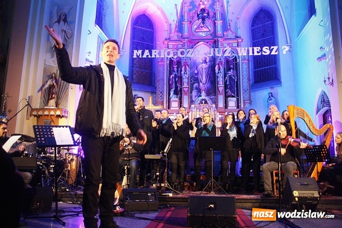 Zdjęcie w galerii na portalu naszwodzislaw.com: Adwentowe granie w Marklowicach zgromadziło dziesiątki mieszkańców  wiadomości z regionu