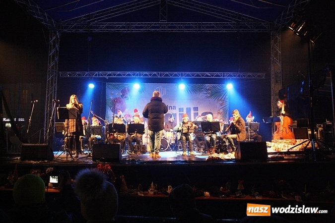 Zdjęcie w galerii na portalu naszwodzislaw.com: Wodzisławianie przełamali się opłatkiem z prezydentem  wiadomości z regionu