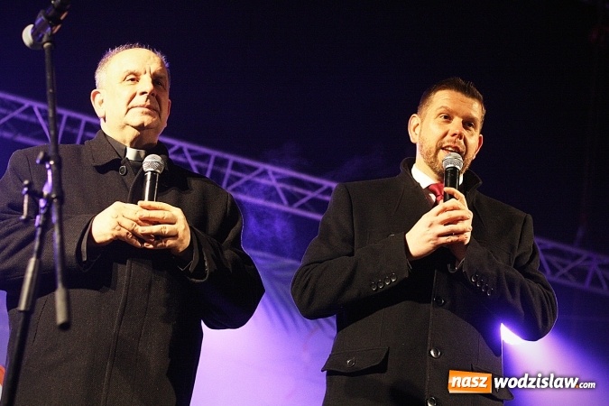 Zdjęcie w galerii na portalu naszwodzislaw.com: Wodzisławianie przełamali się opłatkiem z prezydentem  wiadomości z regionu