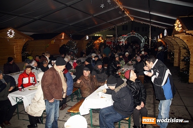 Zdjęcie w galerii na portalu naszwodzislaw.com: Wodzisławianie przełamali się opłatkiem z prezydentem  wiadomości z regionu