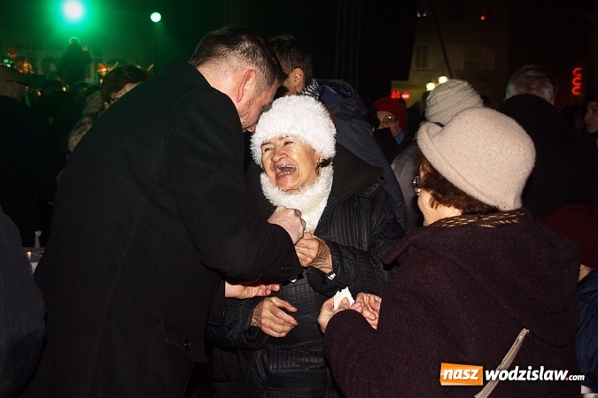 Zdjęcie w galerii na portalu naszwodzislaw.com: Wodzisławianie przełamali się opłatkiem z prezydentem  wiadomości z regionu