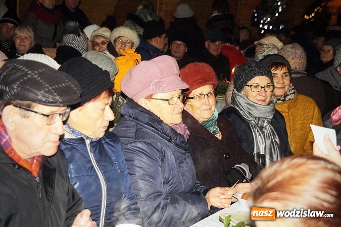 Zdjęcie w galerii na portalu naszwodzislaw.com: Wodzisławianie przełamali się opłatkiem z prezydentem  wiadomości z regionu