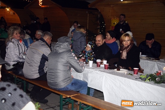 Zdjęcie w galerii na portalu naszwodzislaw.com: Wodzisławianie przełamali się opłatkiem z prezydentem  wiadomości z regionu