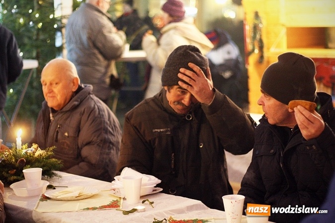 Zdjęcie w galerii na portalu naszwodzislaw.com: Wodzisławianie przełamali się opłatkiem z prezydentem  wiadomości z regionu