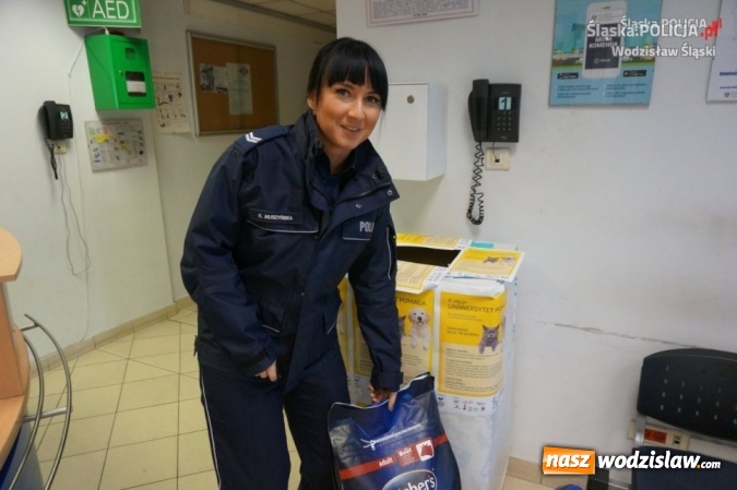 Zdjęcie w galerii na portalu naszwodzislaw.com: Śląscy policjanci w wyjątkowej zbi&oacute;rce dla zwierząt wiadomości z regionu
