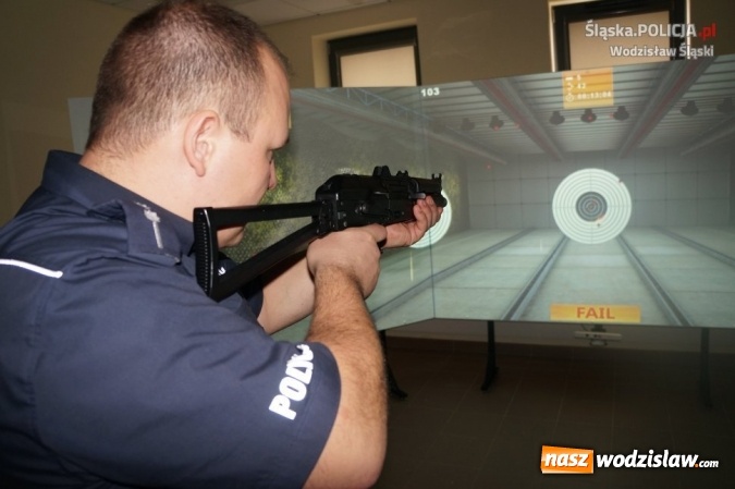 Zdjęcie w galerii na portalu naszwodzislaw.com:  Od dzisiaj w wodzisławskiej komendzie funkcjonuje strzelnica multimedialna.  Pierwsza taka w Polsce   wiadomości z regionu