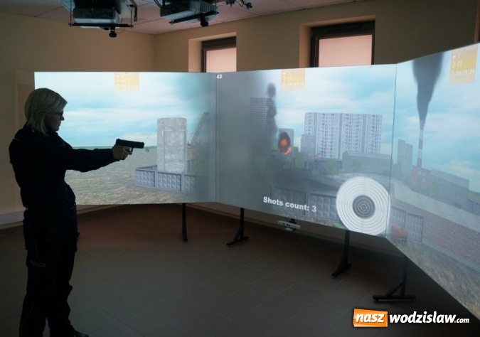 Zdjęcie w galerii na portalu naszwodzislaw.com:  Od dzisiaj w wodzisławskiej komendzie funkcjonuje strzelnica multimedialna.  Pierwsza taka w Polsce   wiadomości z regionu