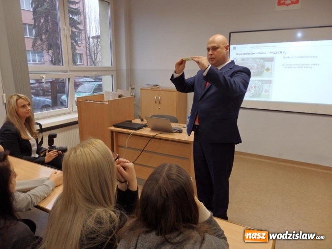 Zdjęcie w galerii na portalu naszwodzislaw.com: Z NBP o dużych pieniądzach. Ciekawe zajęcia w wodzisławskim Ekonomiku wiadomości z regionu