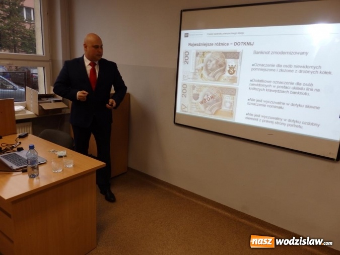 Zdjęcie w galerii na portalu naszwodzislaw.com: Z NBP o dużych pieniądzach. Ciekawe zajęcia w wodzisławskim Ekonomiku wiadomości z regionu