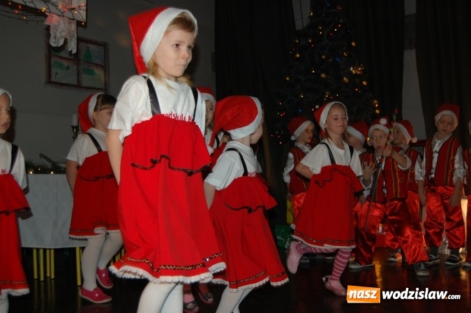 Zdjęcie w galerii na portalu naszwodzislaw.com: Pszów: Wyjątkowe jasełka w ZSP. Młodzież i przedszkolaki na jednej scenie  wiadomości z regionu