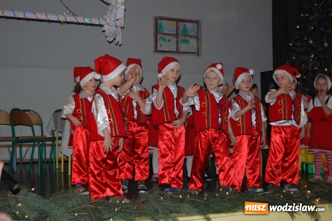 Zdjęcie w galerii na portalu naszwodzislaw.com: Pszów: Wyjątkowe jasełka w ZSP. Młodzież i przedszkolaki na jednej scenie  wiadomości z regionu