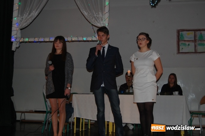 Zdjęcie w galerii na portalu naszwodzislaw.com: Pszów: Wyjątkowe jasełka w ZSP. Młodzież i przedszkolaki na jednej scenie  wiadomości z regionu