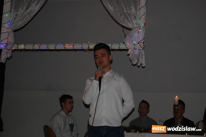 Zdjęcie w galerii na portalu naszwodzislaw.com: Pszów: Wyjątkowe jasełka w ZSP. Młodzież i przedszkolaki na jednej scenie  wiadomości z regionu