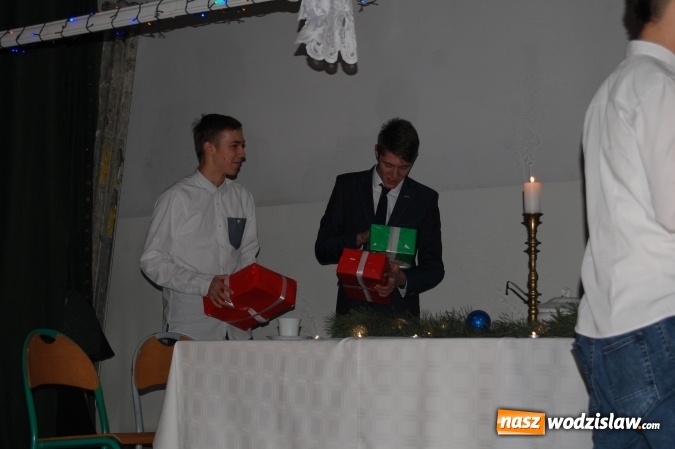 Zdjęcie w galerii na portalu naszwodzislaw.com: Pszów: Wyjątkowe jasełka w ZSP. Młodzież i przedszkolaki na jednej scenie  wiadomości z regionu