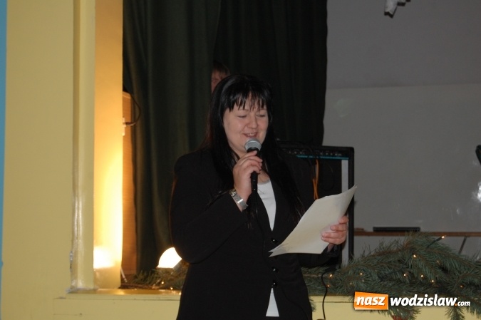 Zdjęcie w galerii na portalu naszwodzislaw.com: Pszów: Wyjątkowe jasełka w ZSP. Młodzież i przedszkolaki na jednej scenie  wiadomości z regionu
