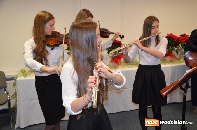 Zdjęcie w galerii na portalu naszwodzislaw.com: Światełko pokoju z Betlejem na sesji Rady Powiatu wiadomości z regionu