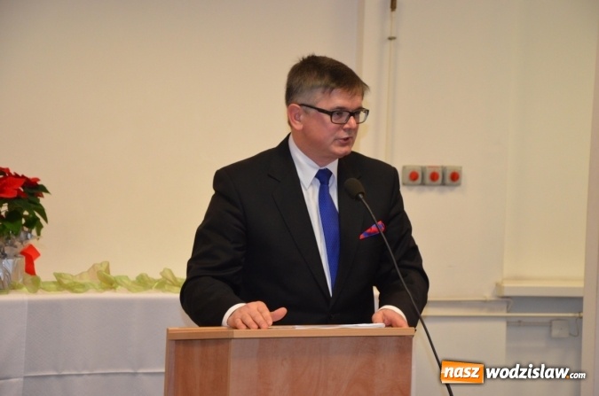 Zdjęcie w galerii na portalu naszwodzislaw.com: Światełko pokoju z Betlejem na sesji Rady Powiatu wiadomości z regionu