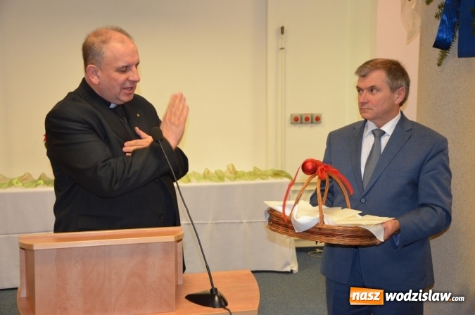 Zdjęcie w galerii na portalu naszwodzislaw.com: Światełko pokoju z Betlejem na sesji Rady Powiatu wiadomości z regionu