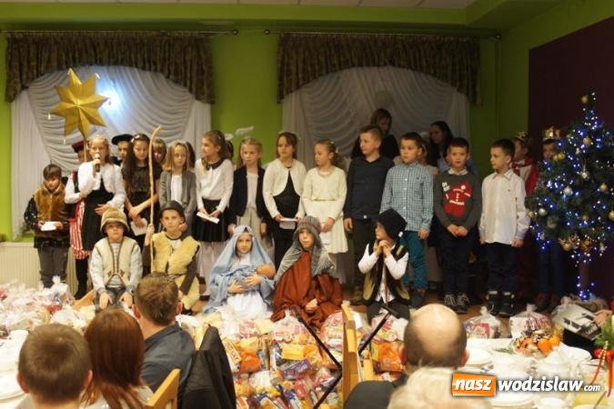 Zdjęcie w galerii na portalu naszwodzislaw.com: Świąteczne spotkanie przy opłatku dla podopiecznych Ośrodka Pomocy Społecznej wiadomości z regionu