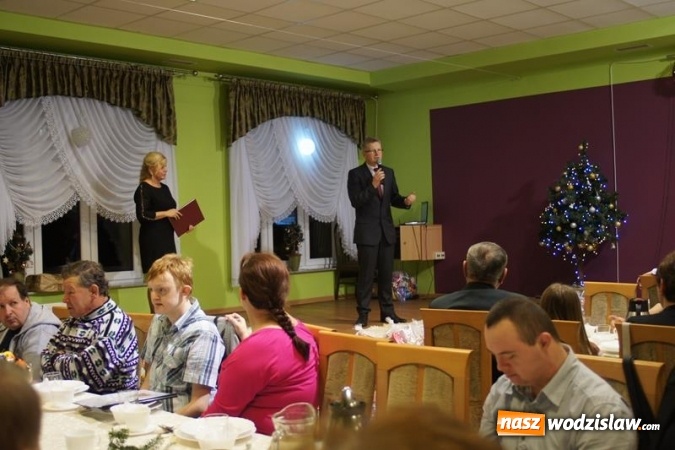 Zdjęcie w galerii na portalu naszwodzislaw.com: Świąteczne spotkanie przy opłatku dla podopiecznych Ośrodka Pomocy Społecznej wiadomości z regionu