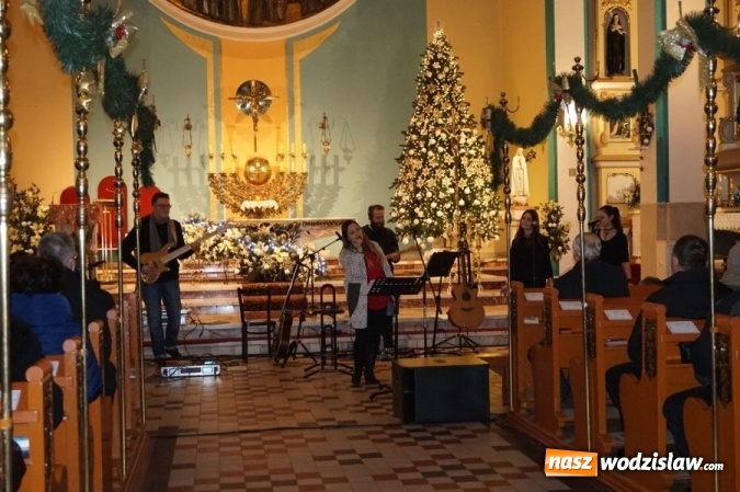 Zdjęcie w galerii na portalu naszwodzislaw.com: Gabriela Gąsior & Holy Noiz. Za nami koncert kolędowy wiadomości z regionu