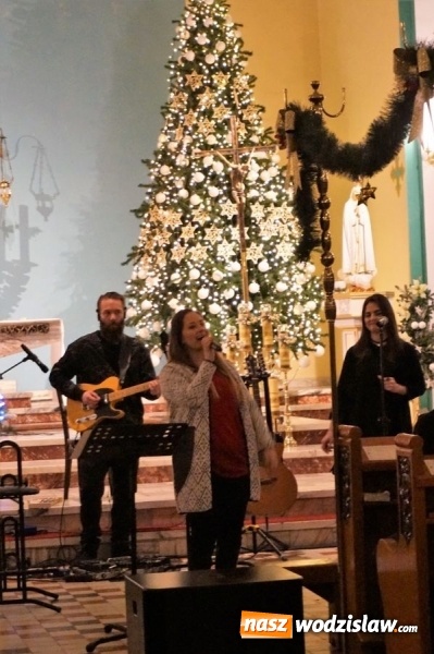 Zdjęcie w galerii na portalu naszwodzislaw.com: Gabriela Gąsior & Holy Noiz. Za nami koncert kolędowy wiadomości z regionu
