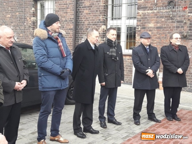 Zdjęcie w galerii na portalu naszwodzislaw.com: Nowy radiow&oacute;z dla policjant&oacute;w z Radlina wiadomości z regionu