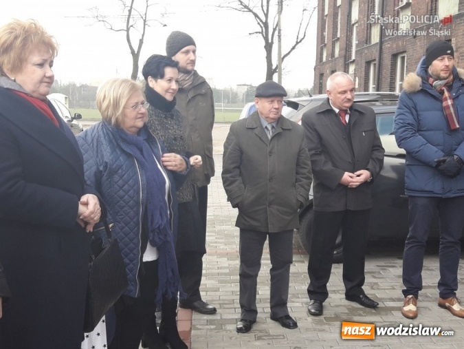 Zdjęcie w galerii na portalu naszwodzislaw.com: Nowy radiow&oacute;z dla policjant&oacute;w z Radlina wiadomości z regionu