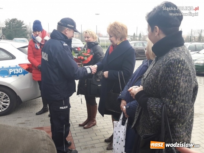 Zdjęcie w galerii na portalu naszwodzislaw.com: Nowy radiow&oacute;z dla policjant&oacute;w z Radlina wiadomości z regionu