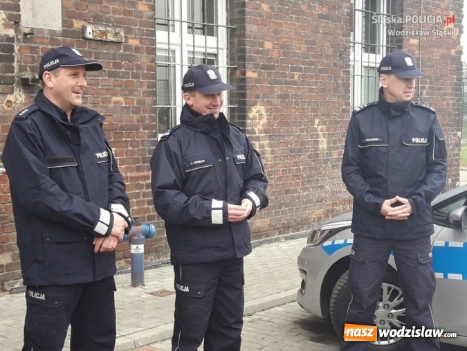 Zdjęcie w galerii na portalu naszwodzislaw.com: Nowy radiow&oacute;z dla policjant&oacute;w z Radlina wiadomości z regionu