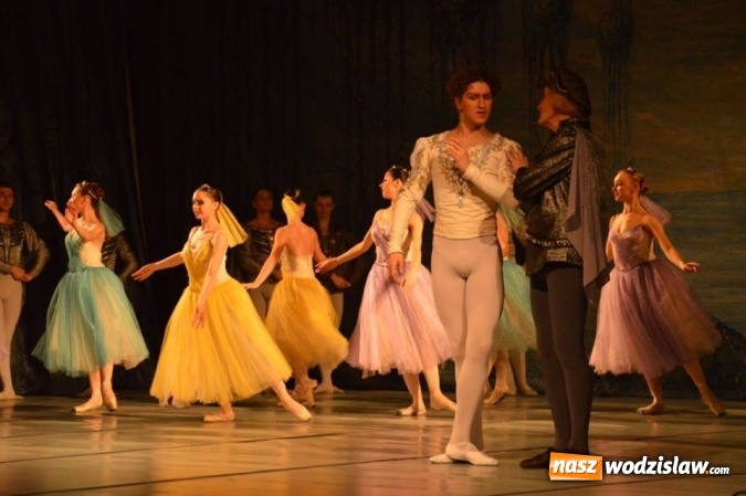 Zdjęcie w galerii na portalu naszwodzislaw.com: Radlin: Jezioro Łabędzie w wykonaniu niepowtarzalnego Imperial Lviv Ballet. FOTORELACJA wiadomości z regionu