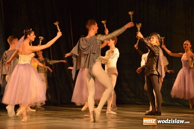 Zdjęcie w galerii na portalu naszwodzislaw.com: Radlin: Jezioro Łabędzie w wykonaniu niepowtarzalnego Imperial Lviv Ballet. FOTORELACJA wiadomości z regionu