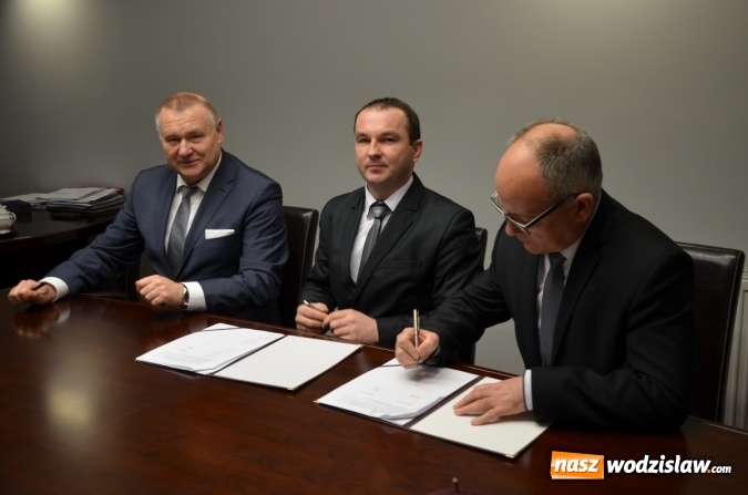 Zdjęcie w galerii na portalu naszwodzislaw.com: Powiat podpisał umowę z PKS-em wiadomości z regionu