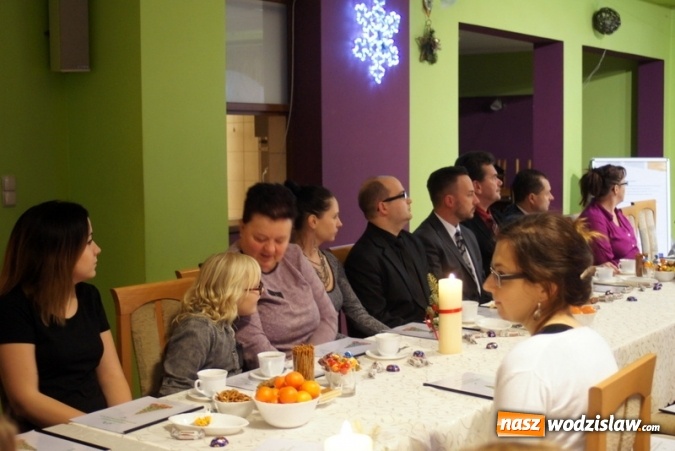 Zdjęcie w galerii na portalu naszwodzislaw.com: Gdzie słyszysz śpiew tam idź... - wspólne kolędowanie przy choince w Ośrodku Kultury w Połomi wiadomości z regionu