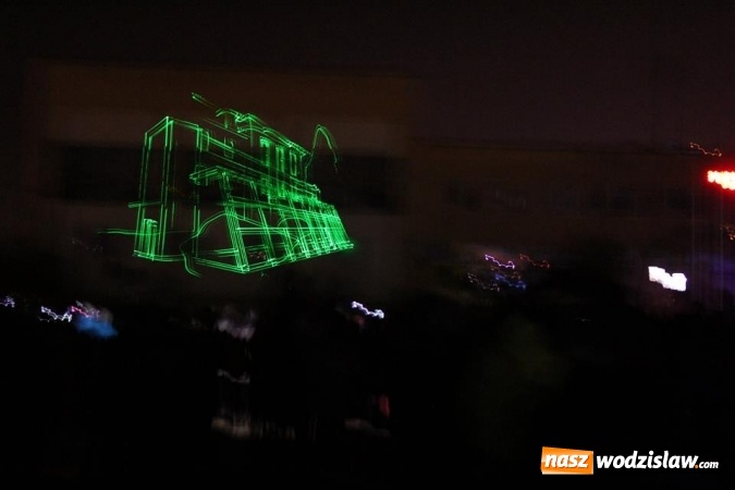 Zdjęcie w galerii na portalu naszwodzislaw.com: Pokaz laserowy zamiast fajerwerków. Tak świętowali w Radlinie wiadomości z regionu