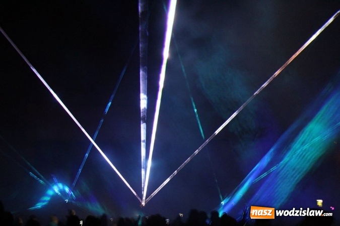 Zdjęcie w galerii na portalu naszwodzislaw.com: Pokaz laserowy zamiast fajerwerków. Tak świętowali w Radlinie wiadomości z regionu
