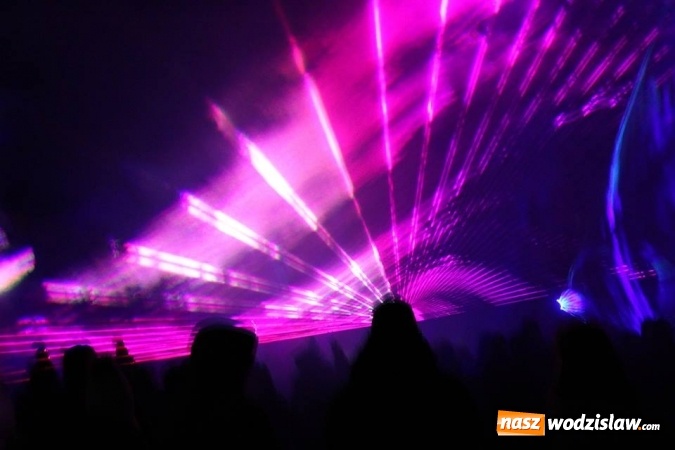 Zdjęcie w galerii na portalu naszwodzislaw.com: Pokaz laserowy zamiast fajerwerków. Tak świętowali w Radlinie wiadomości z regionu