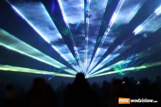 Zdjęcie w galerii na portalu naszwodzislaw.com: Pokaz laserowy zamiast fajerwerków. Tak świętowali w Radlinie wiadomości z regionu