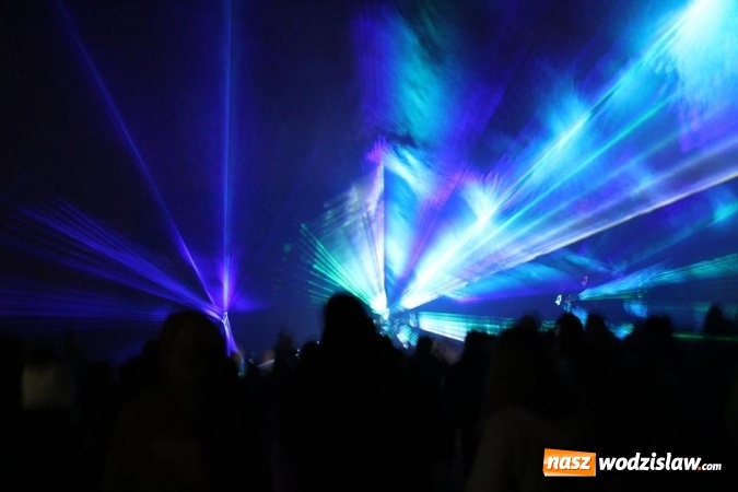 Zdjęcie w galerii na portalu naszwodzislaw.com: Pokaz laserowy zamiast fajerwerków. Tak świętowali w Radlinie wiadomości z regionu