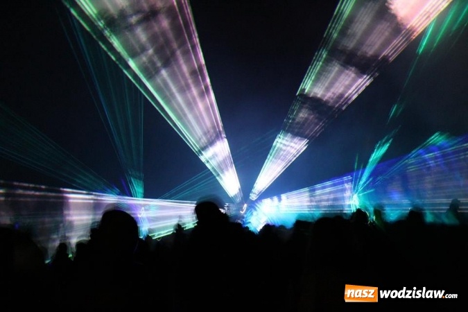 Zdjęcie w galerii na portalu naszwodzislaw.com: Pokaz laserowy zamiast fajerwerków. Tak świętowali w Radlinie wiadomości z regionu